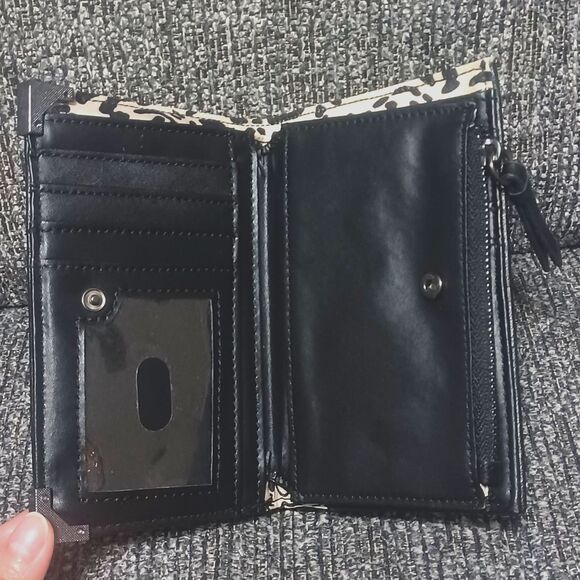 JESSICA SIMPSON Black Frankie Center Divider Wallet - Picture 5 of 7